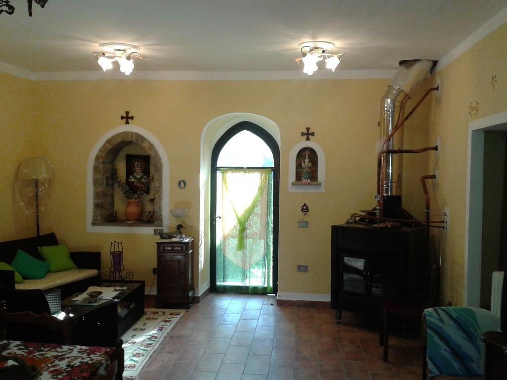 B&B San Nicola Serramazzoni Bagian luar foto