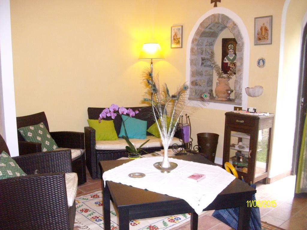 B&B San Nicola Serramazzoni Bagian luar foto