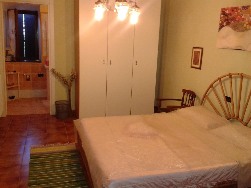 B&B San Nicola Serramazzoni Ruang foto