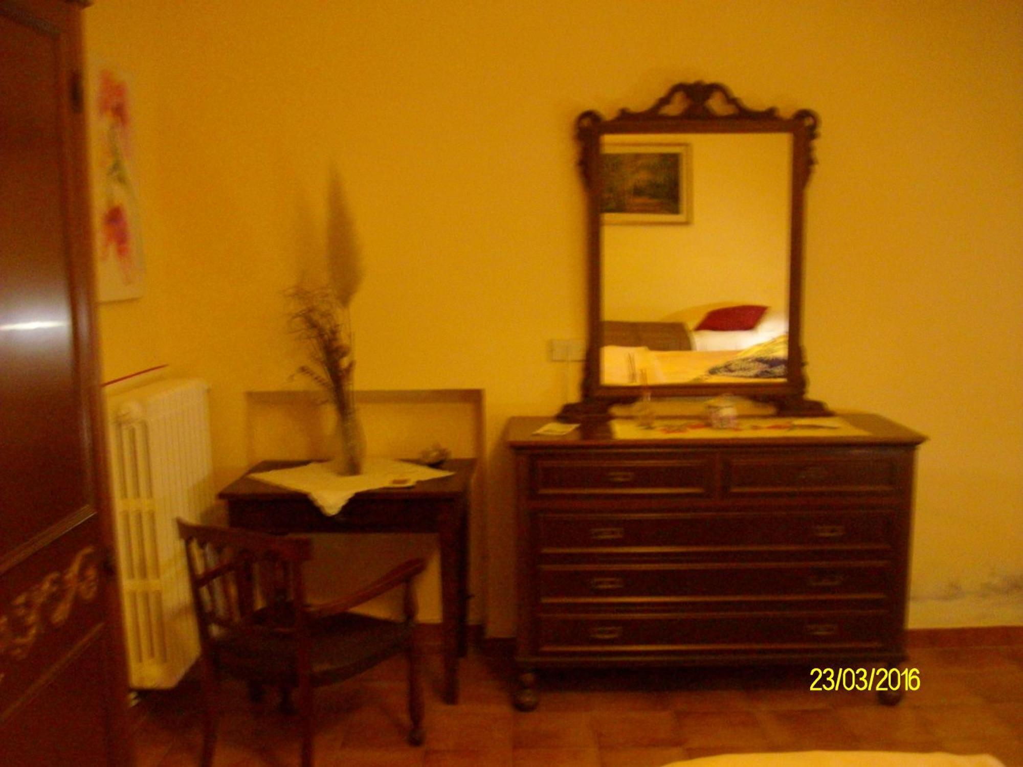B&B San Nicola Serramazzoni Bagian luar foto