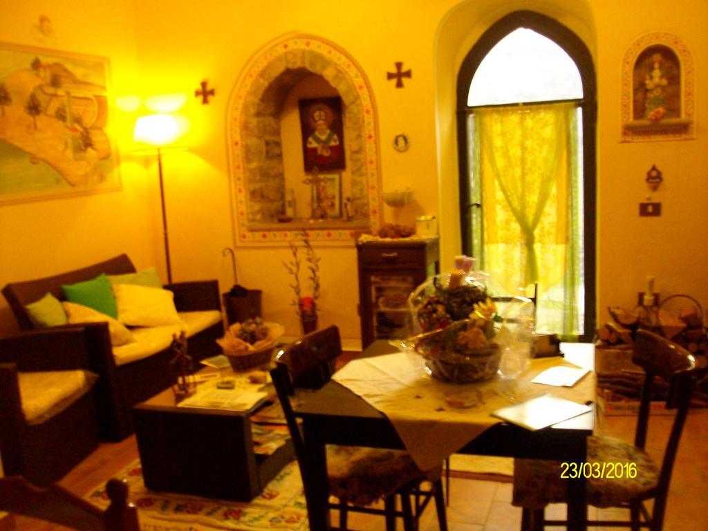 B&B San Nicola Serramazzoni Bagian luar foto