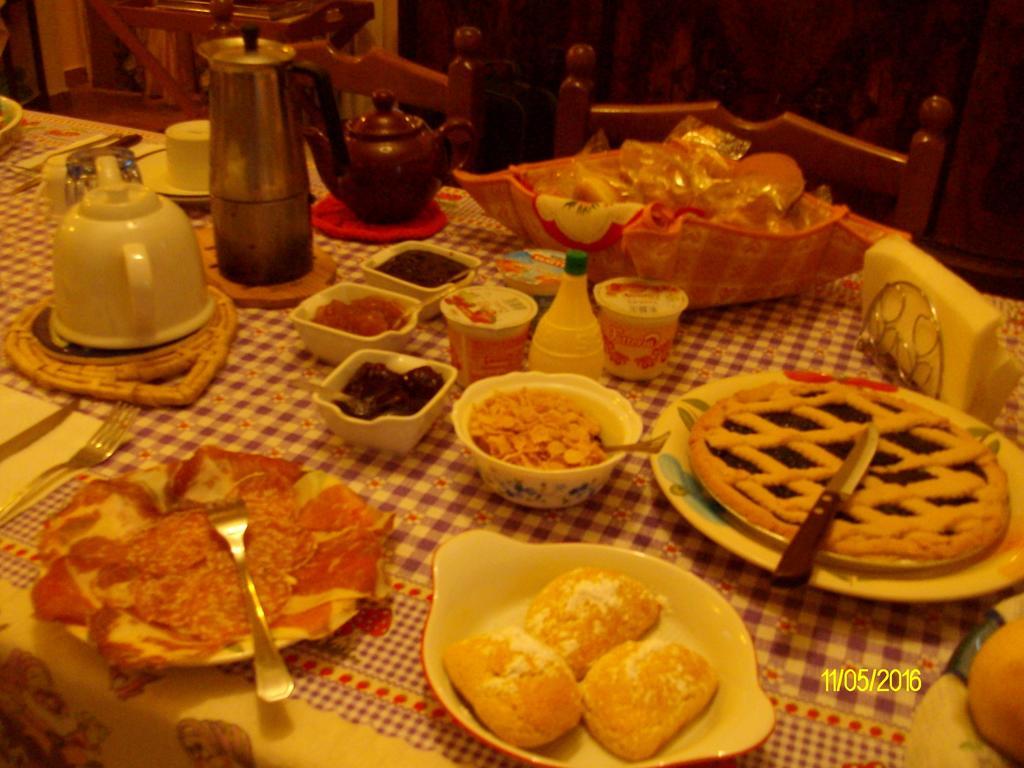 B&B San Nicola Serramazzoni Bagian luar foto