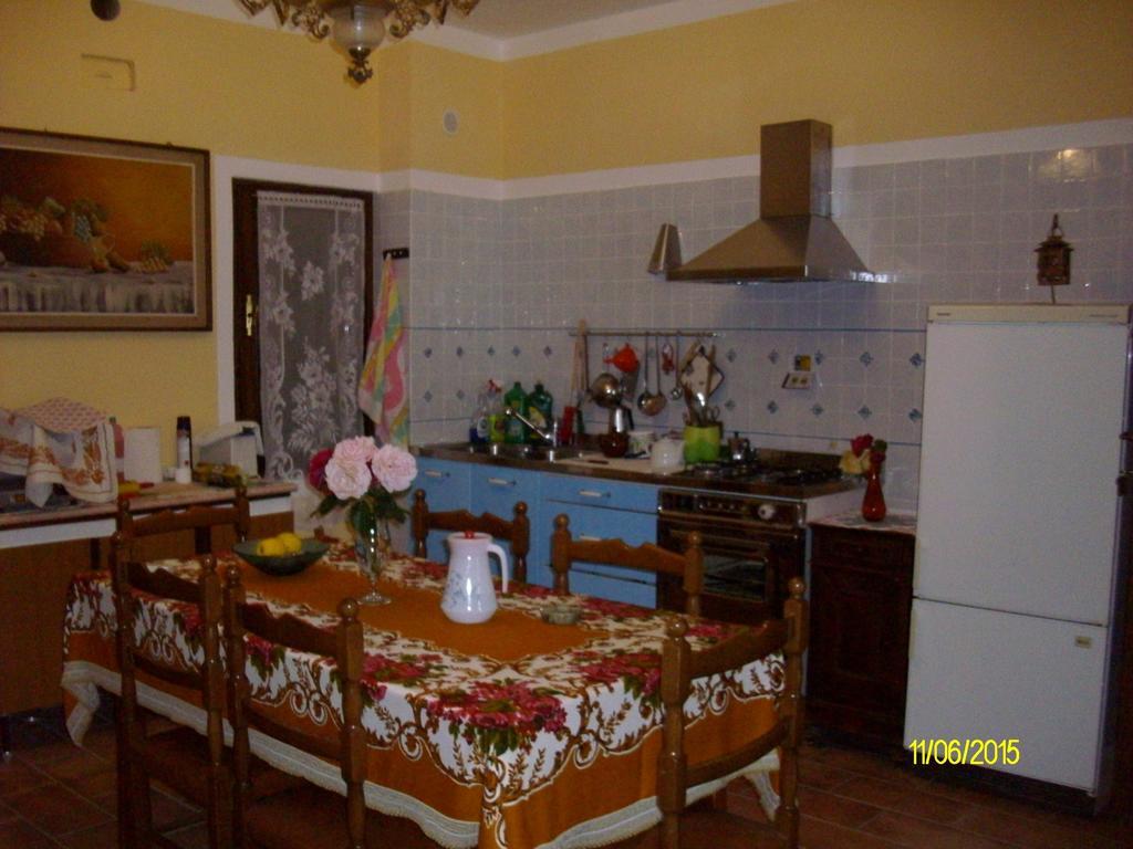 B&B San Nicola Serramazzoni Bagian luar foto