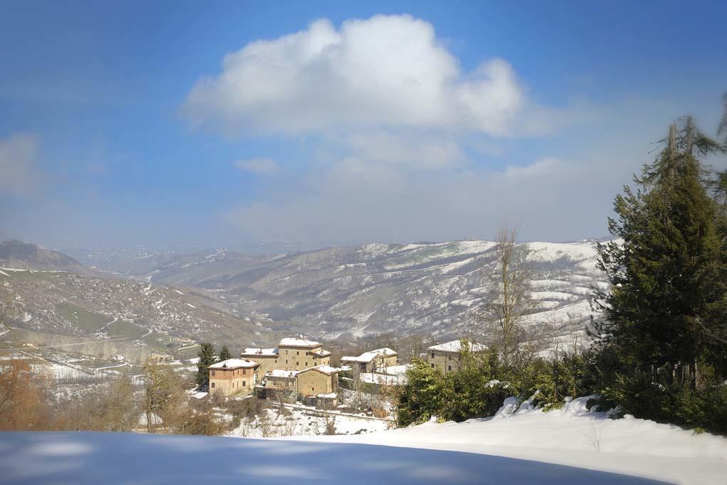 B&B San Nicola Serramazzoni Bagian luar foto
